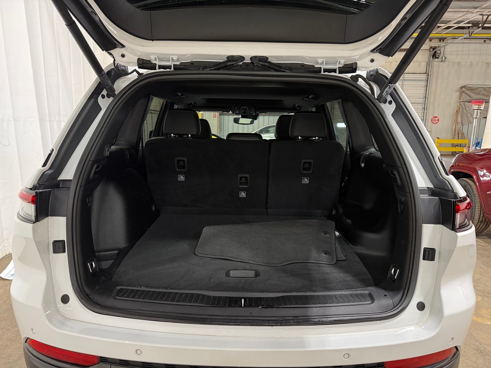 Thumbnail: 2023 Jeep Grand Cherokee - 6