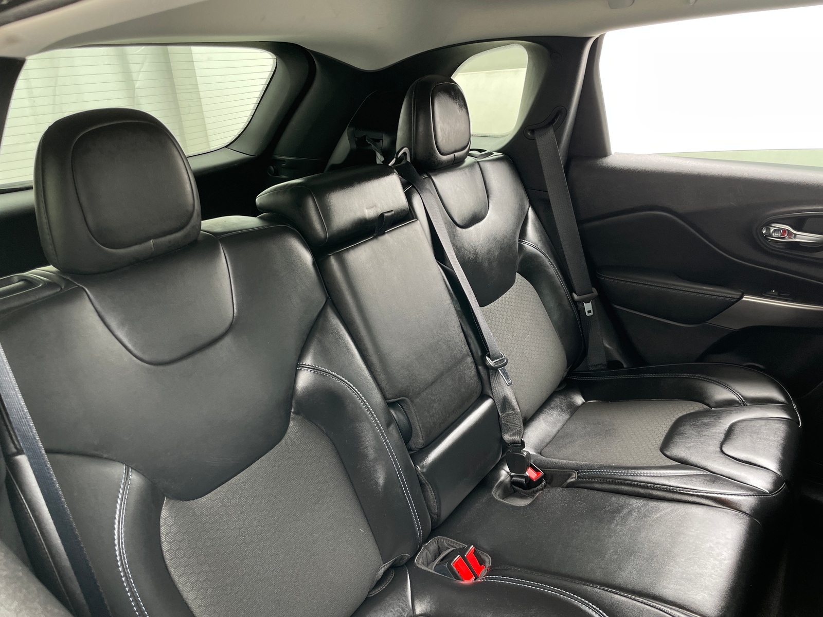 Thumbnail: 2020 Jeep Cherokee - 6