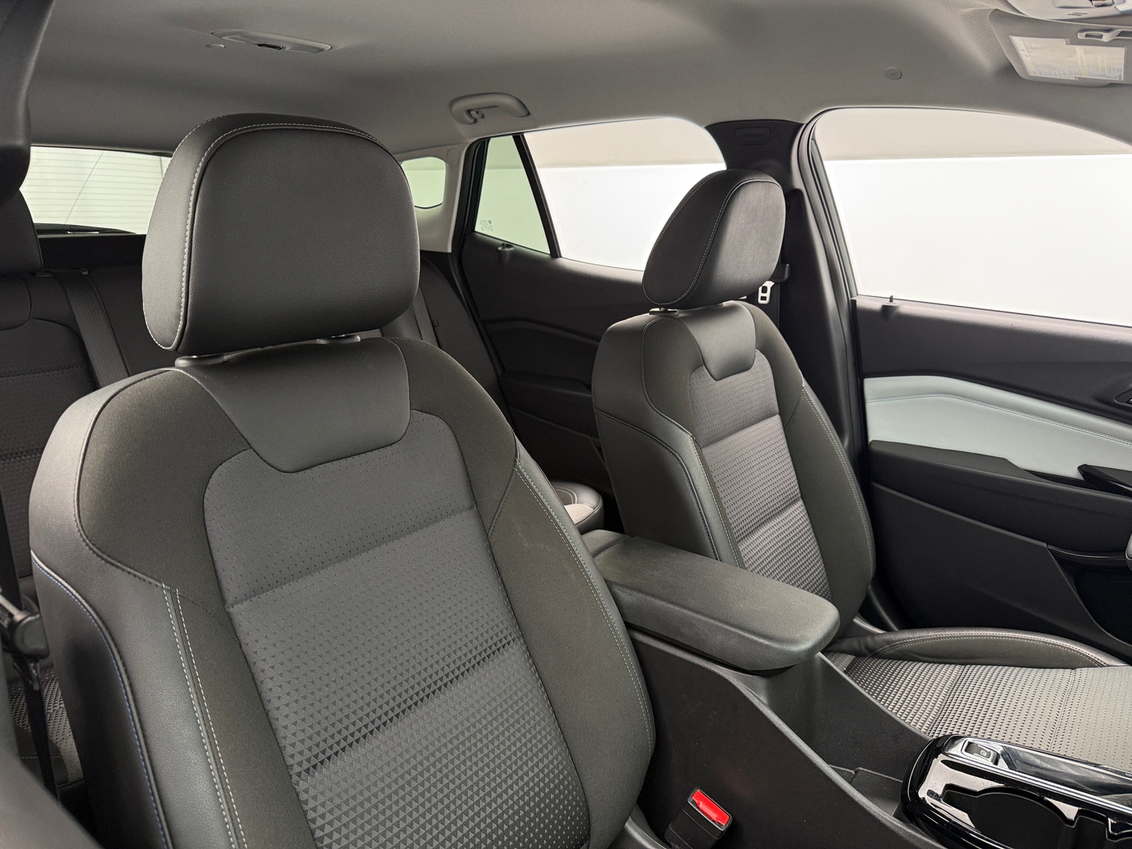 Thumbnail: 2025 Chevrolet Trax - 2