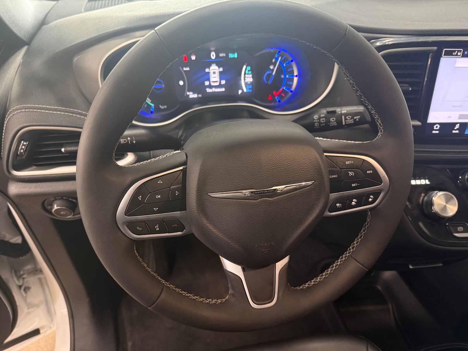 Thumbnail: 2025 Chrysler Pacifica - 4