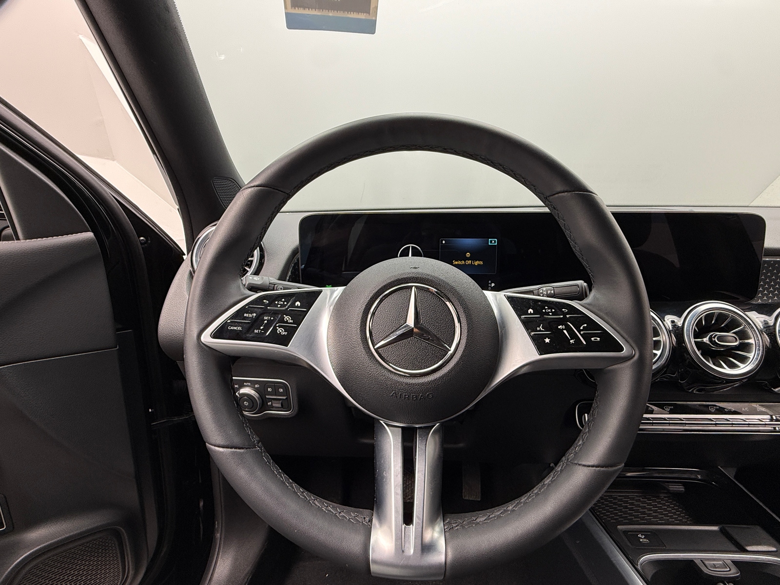 Thumbnail: 2025 Mercedes-Benz GLB - 4