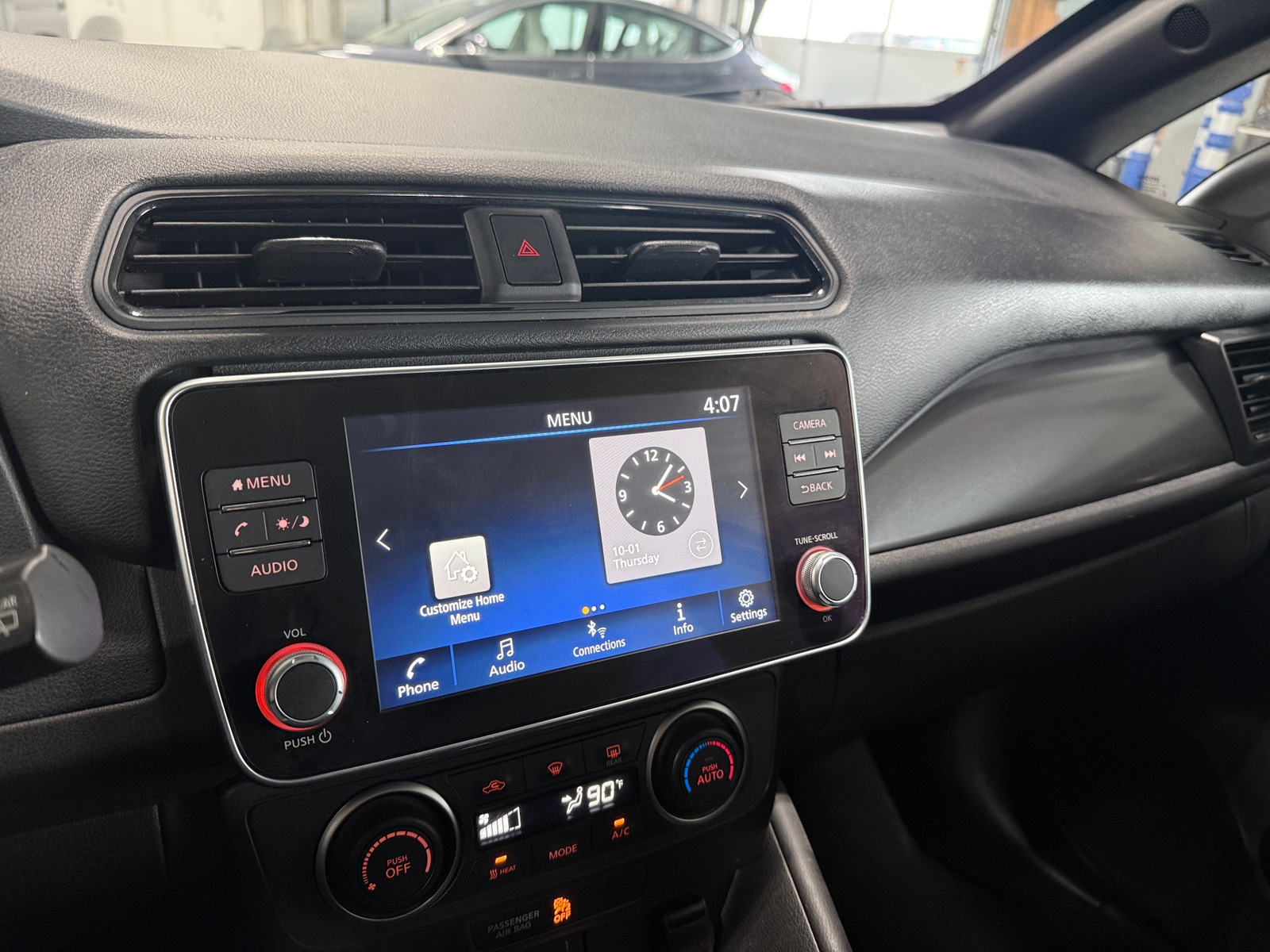 Thumbnail: 2022 Nissan Leaf - 4