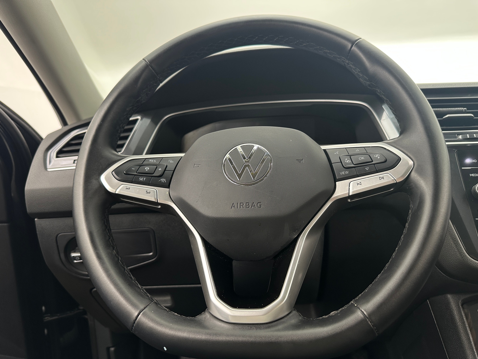 Thumbnail: 2024 Volkswagen Tiguan - 4