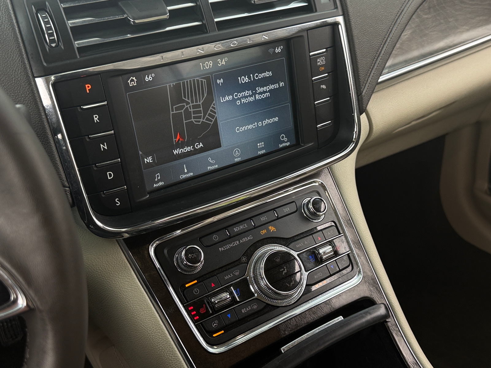 Thumbnail: 2019 Lincoln Continental - 3