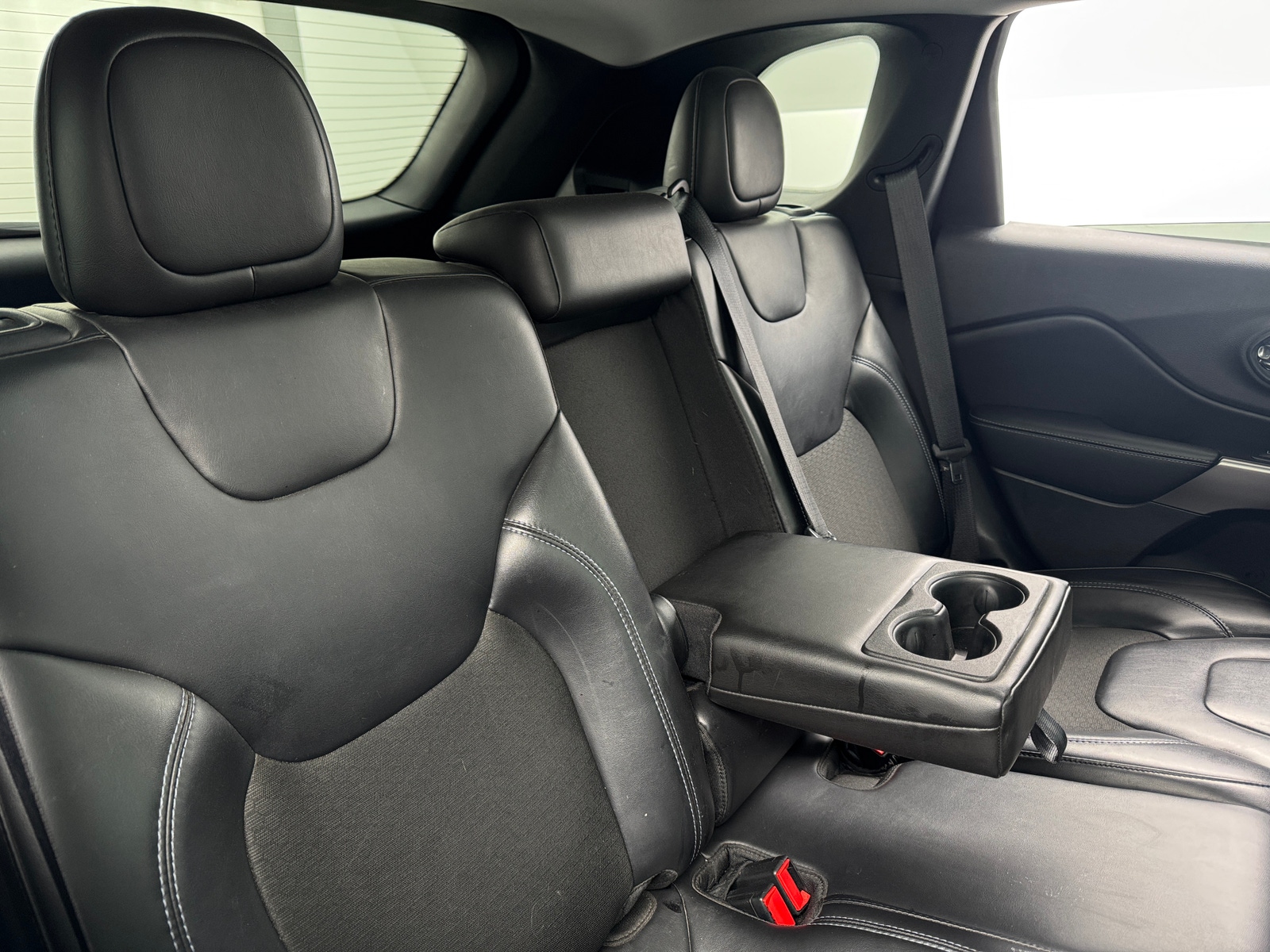 Thumbnail: 2020 Jeep Cherokee - 6