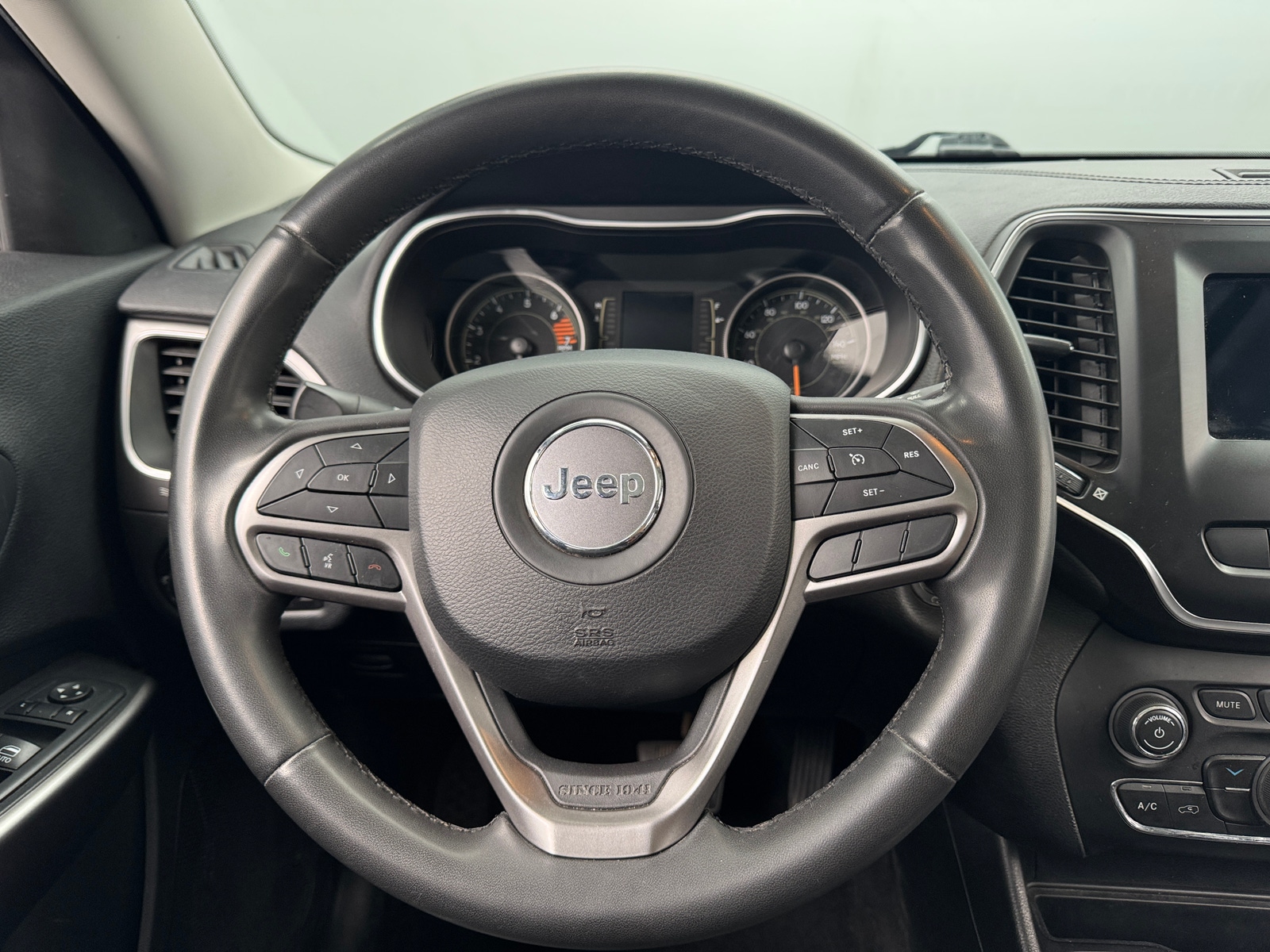 Thumbnail: 2020 Jeep Cherokee - 5