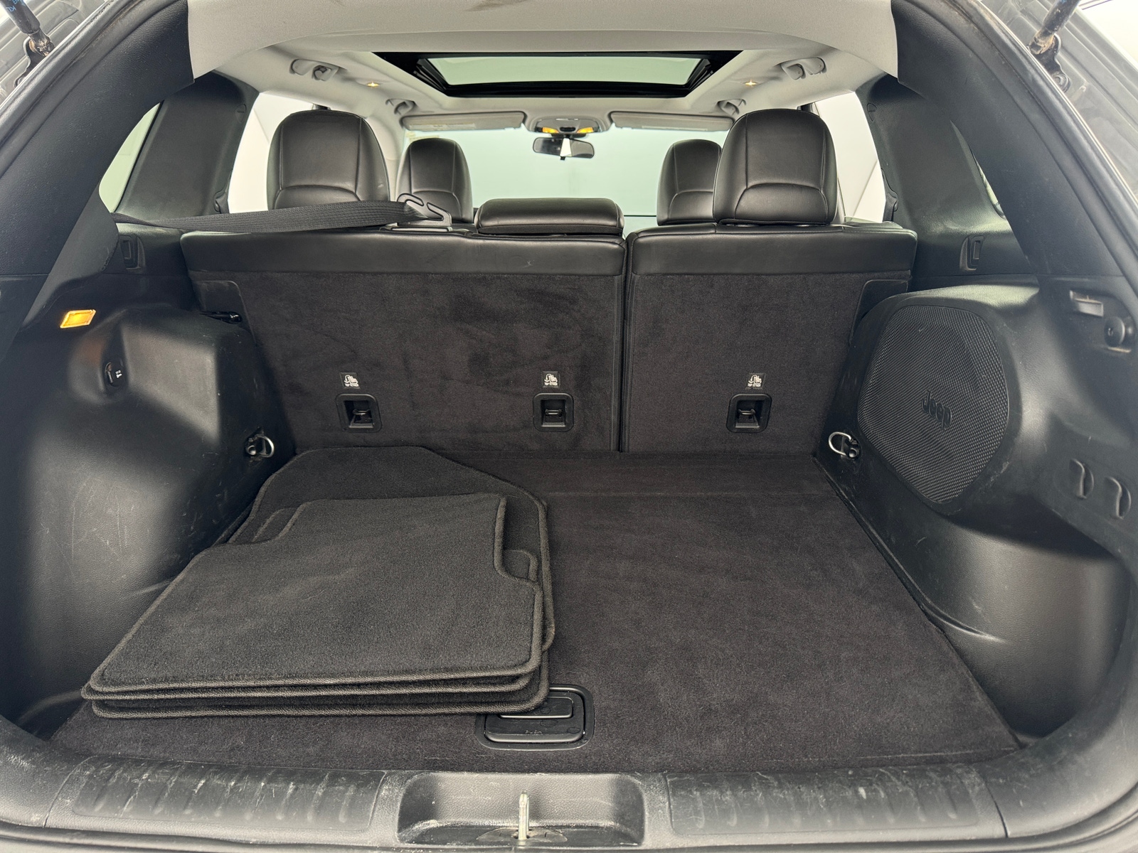 Thumbnail: 2020 Jeep Cherokee - 7