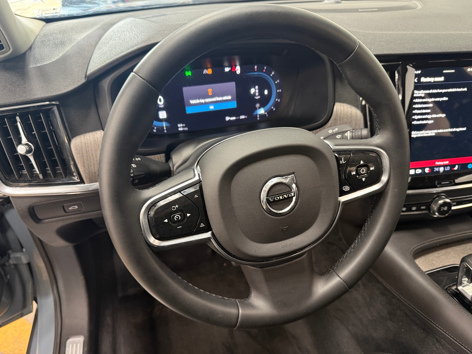 Thumbnail: 2023 Volvo S90 - 4