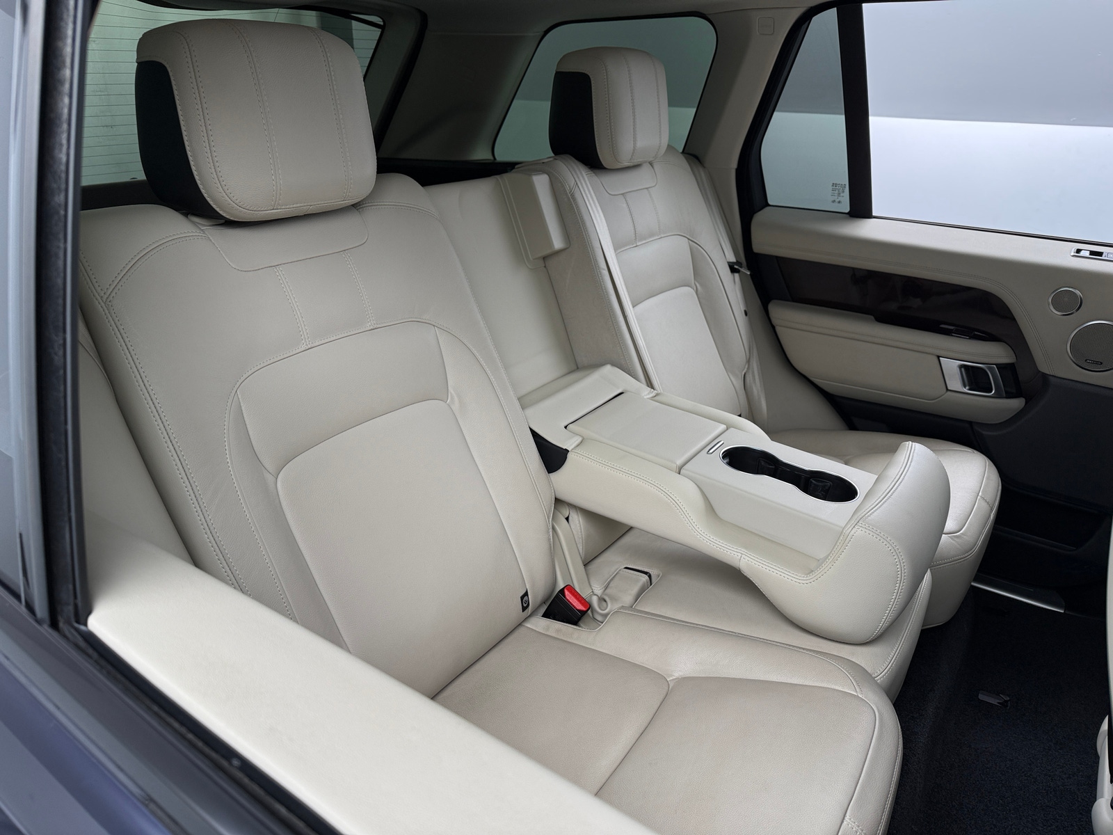 Thumbnail: 2021 Land Rover Range Rover - 6