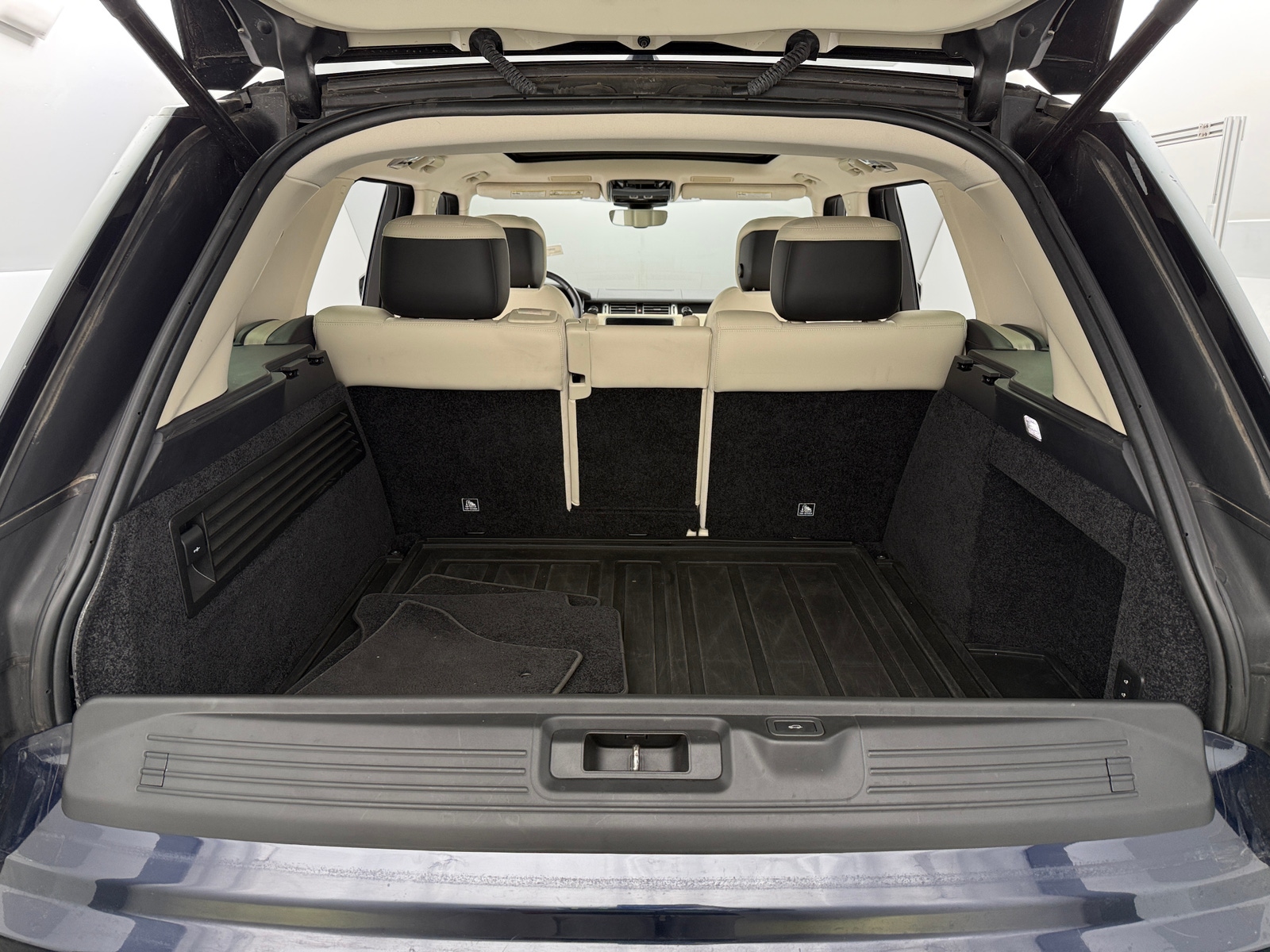 Thumbnail: 2021 Land Rover Range Rover - 7