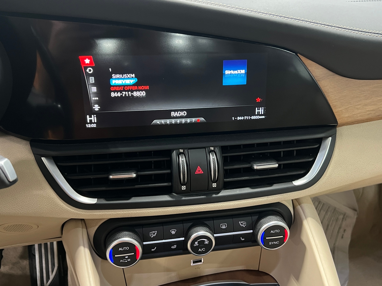 Thumbnail: 2018 Alfa Romeo Giulia - 3