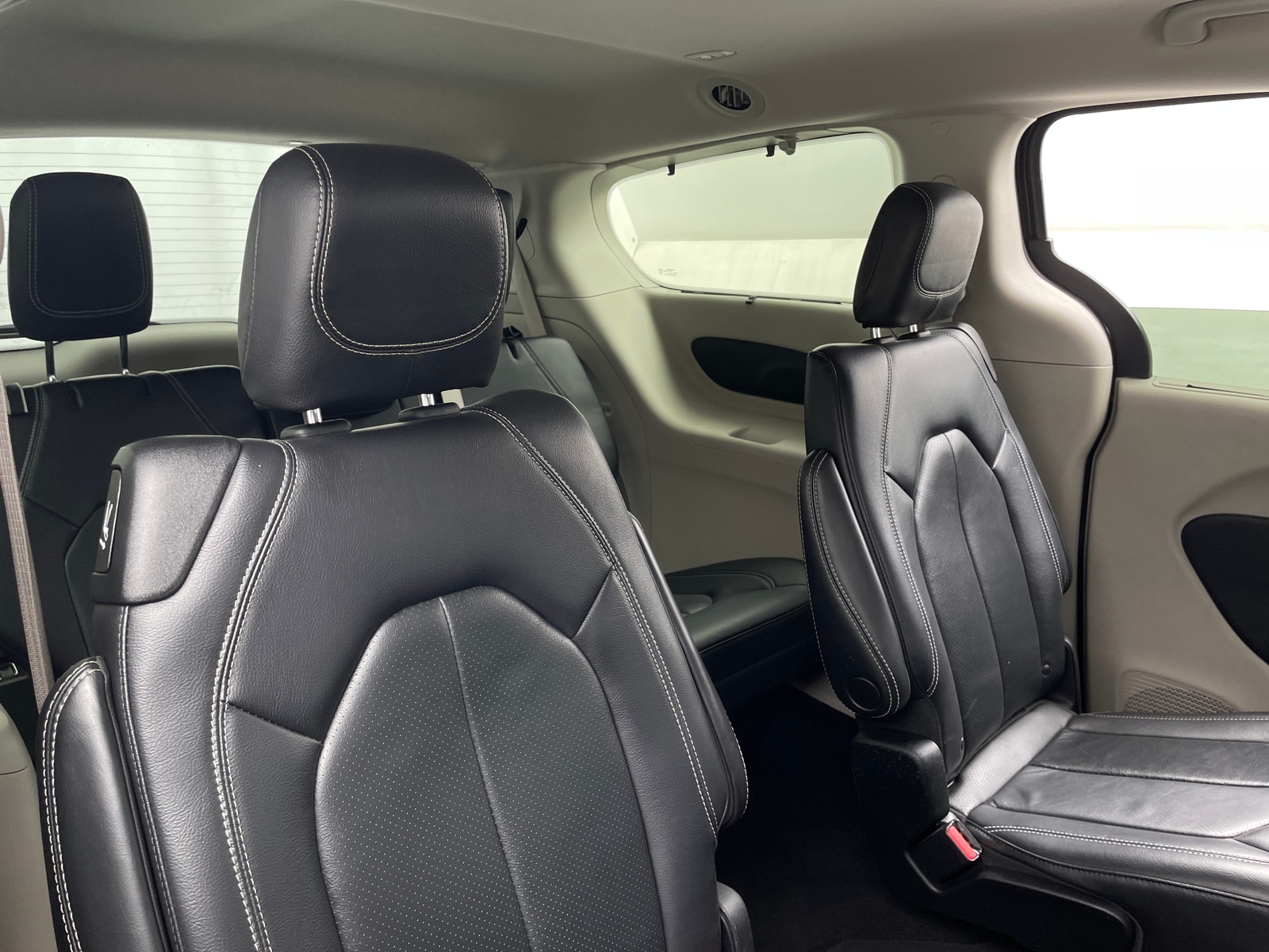 Thumbnail: 2022 Chrysler Pacifica - 5