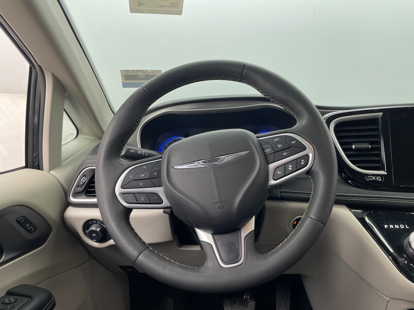 Thumbnail: 2022 Chrysler Pacifica - 4