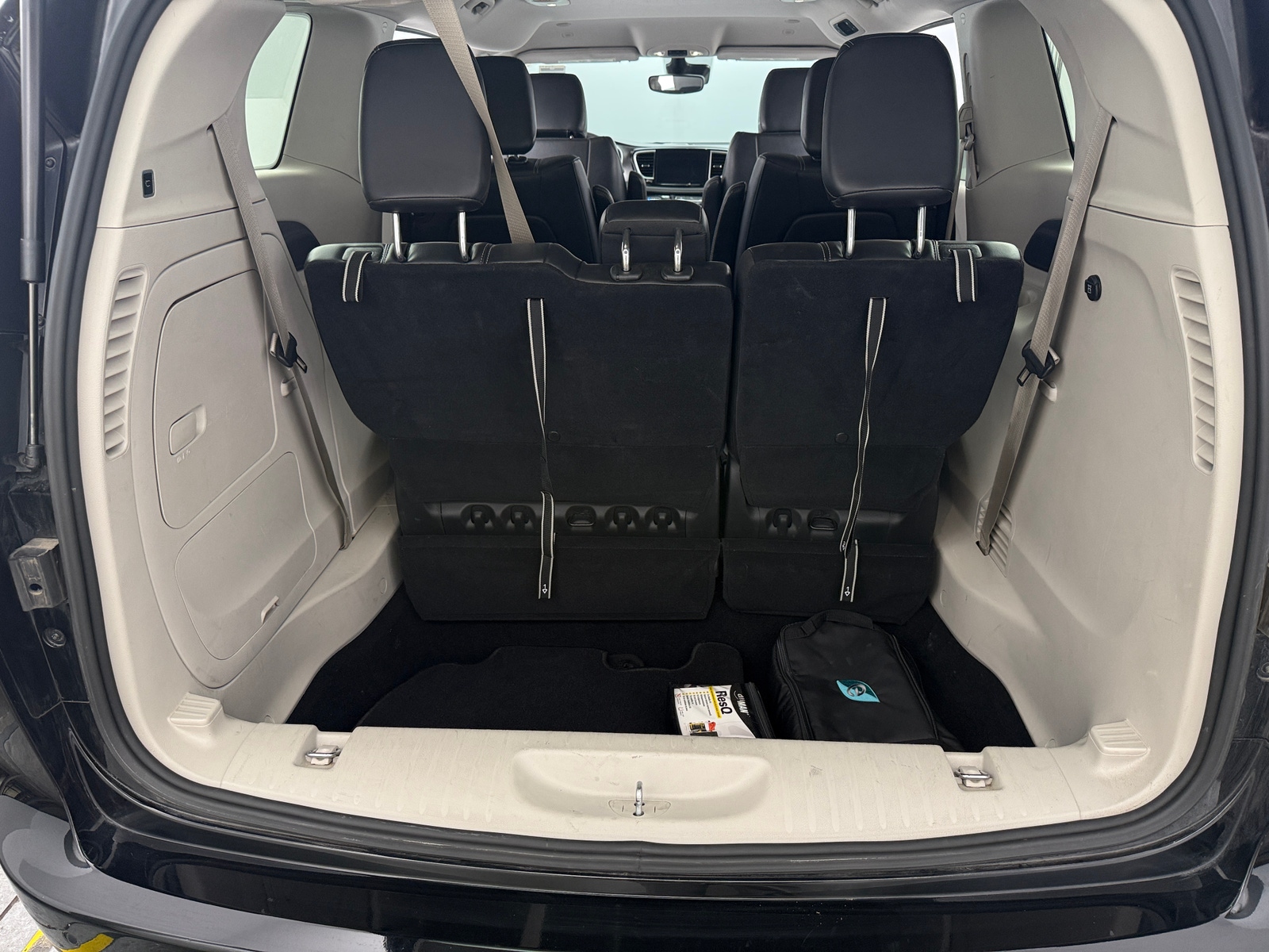 Thumbnail: 2024 Chrysler Pacifica - 6