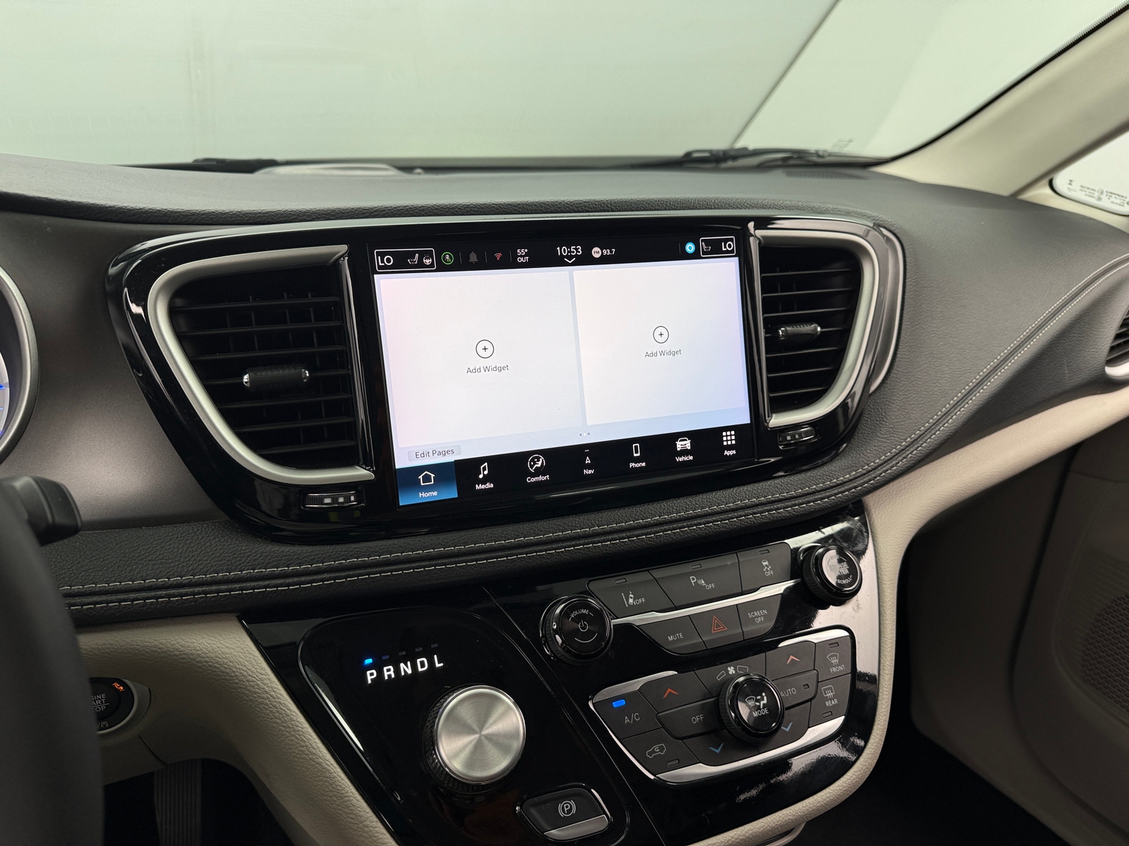 Thumbnail: 2024 Chrysler Pacifica - 3