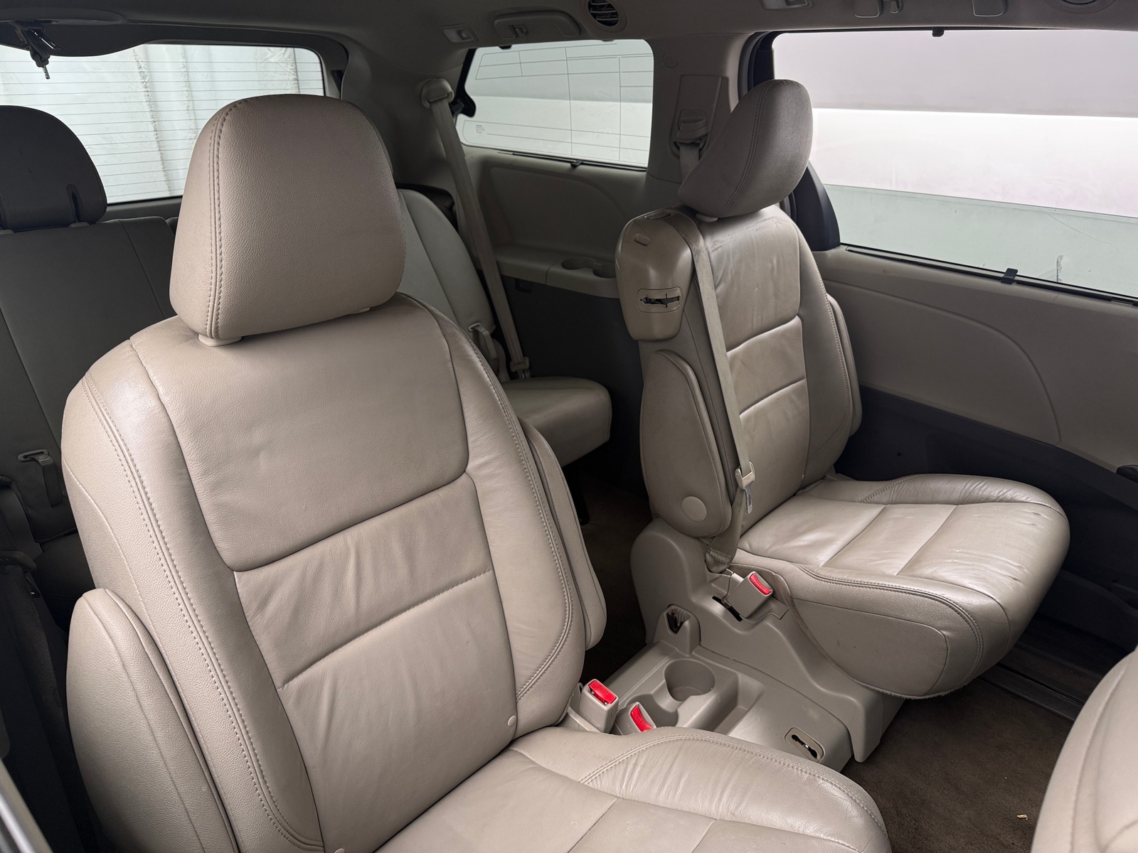 Thumbnail: 2017 Toyota Sienna - 5