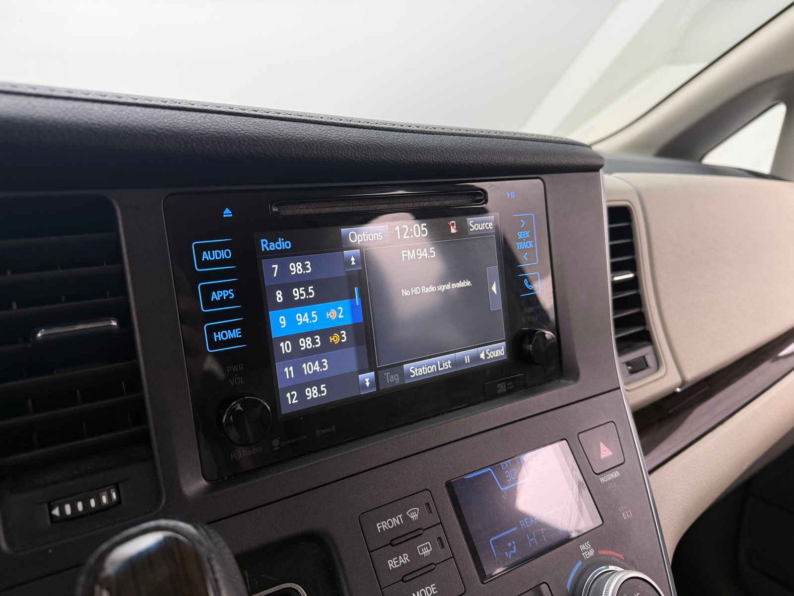 Thumbnail: 2017 Toyota Sienna - 3