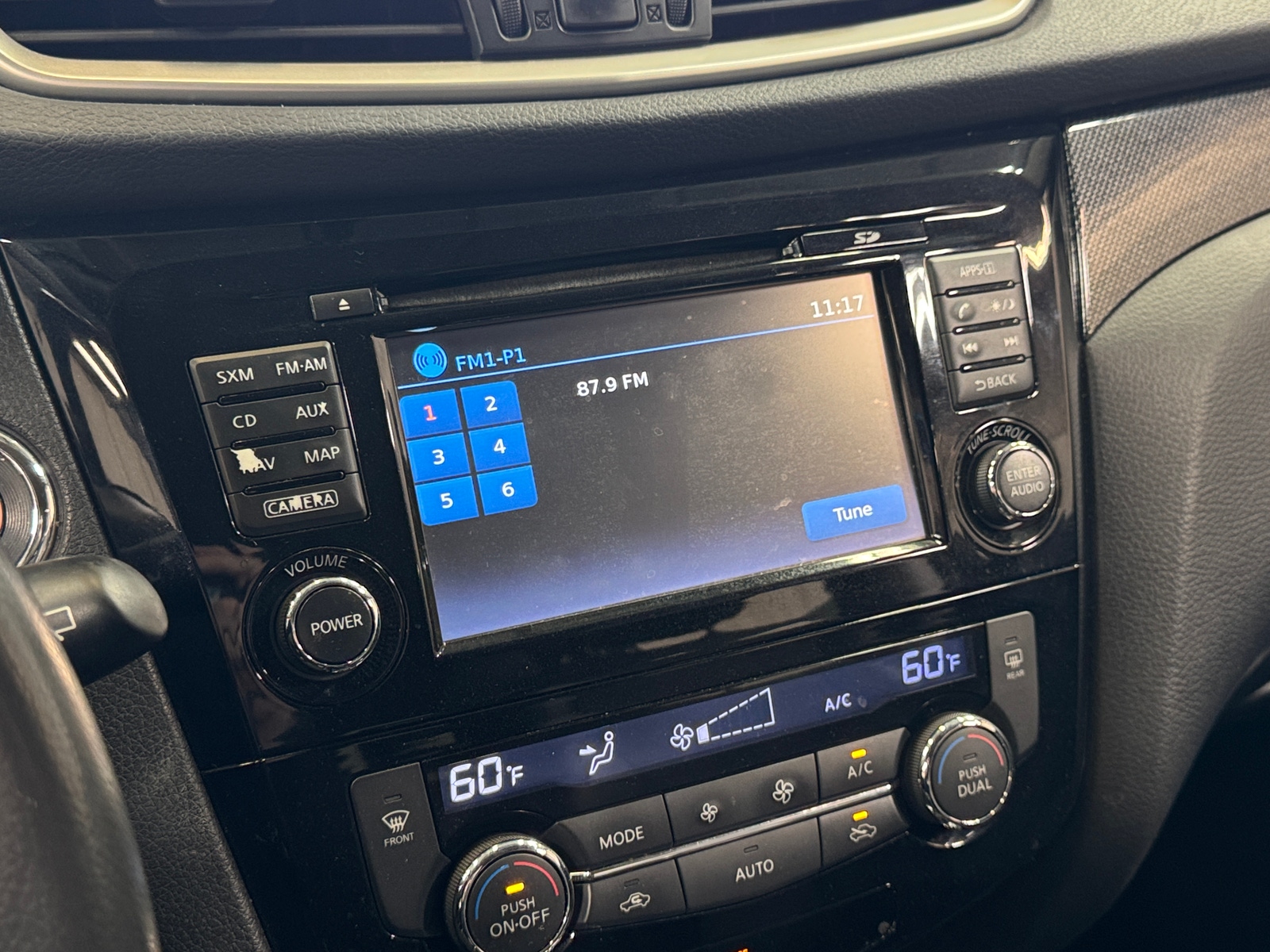 Thumbnail: 2016 Nissan Rogue - 3