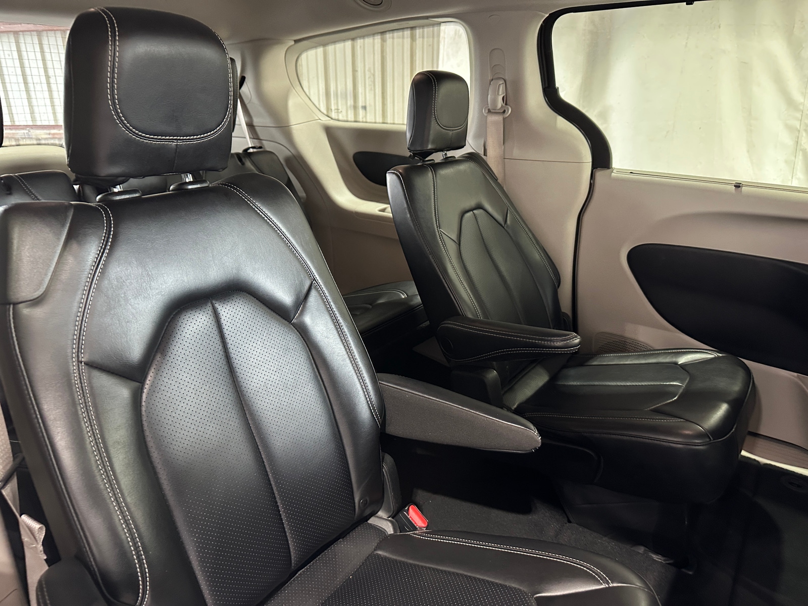 Thumbnail: 2023 Chrysler Pacifica - 5