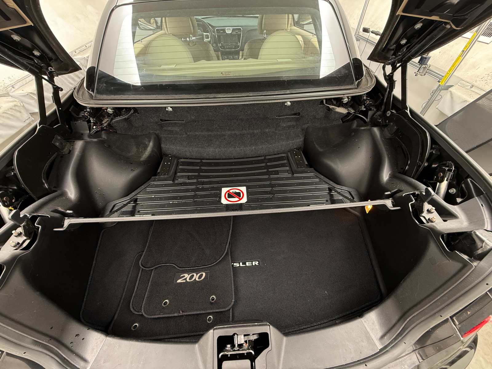 Thumbnail: 2013 Chrysler 200 - 6