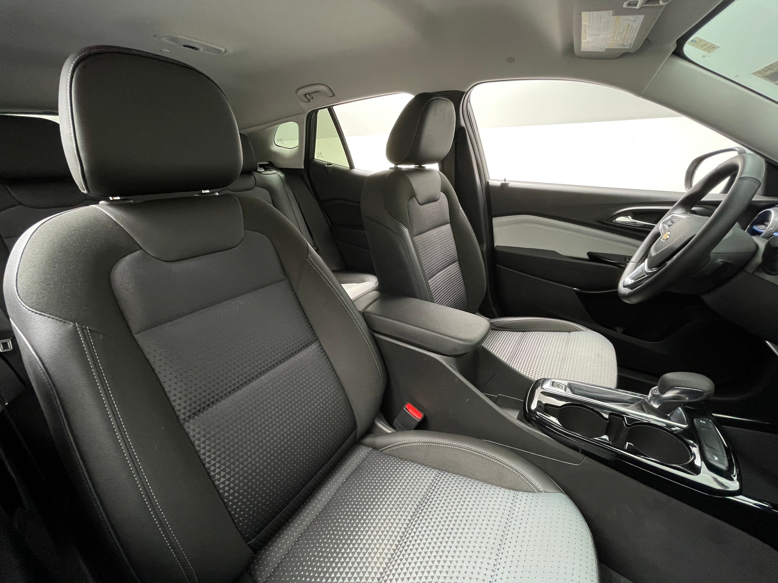 Thumbnail: 2025 Chevrolet Trax - 2