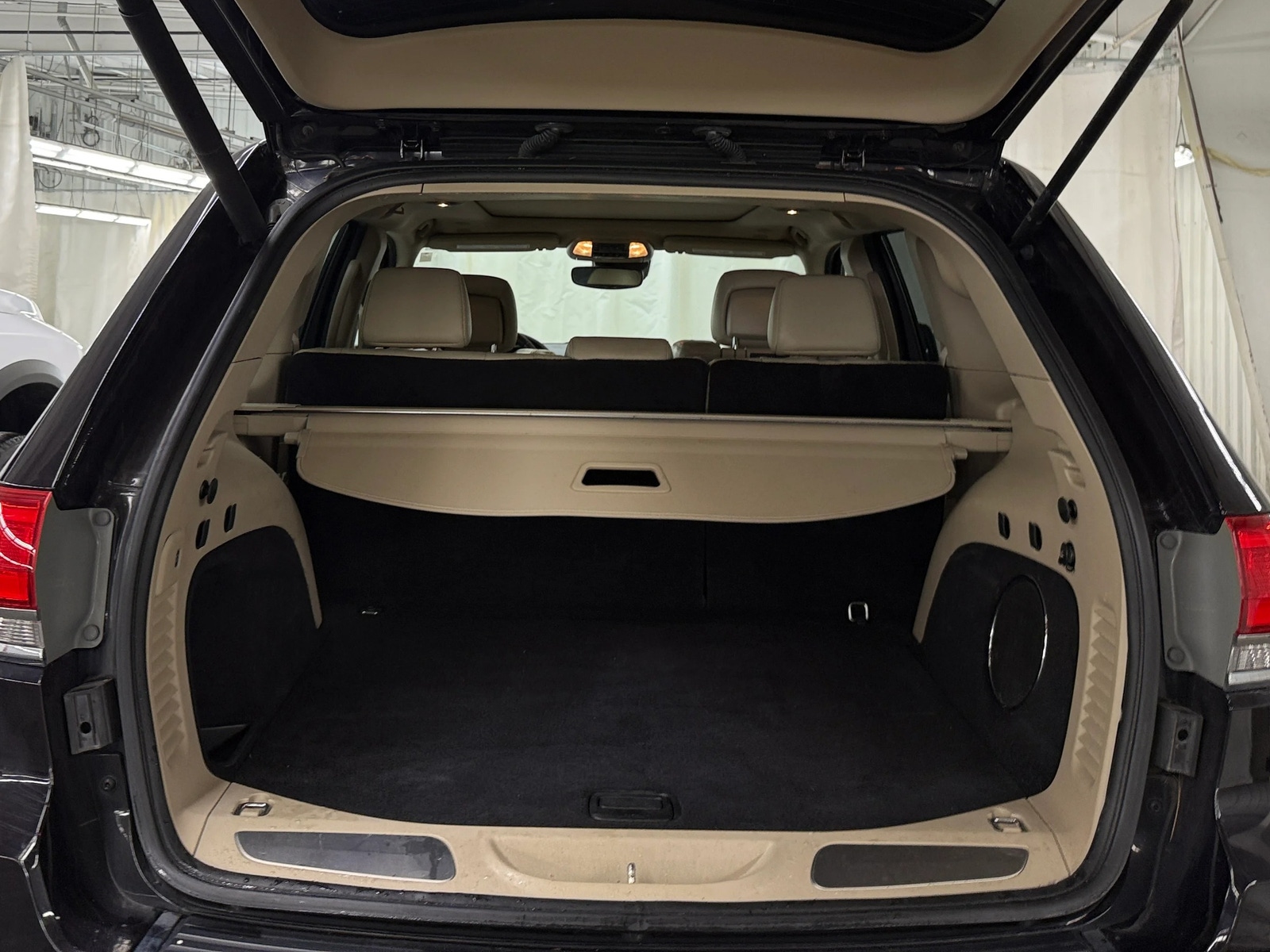 Thumbnail: 2019 Jeep Grand Cherokee - 6