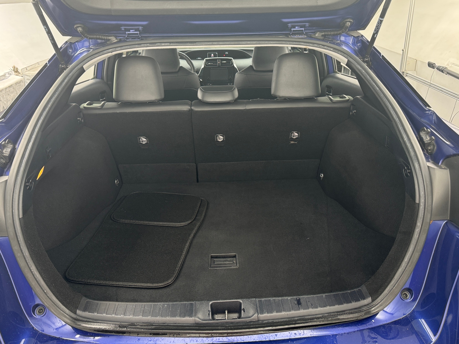 Thumbnail: 2017 Toyota Prius - 7