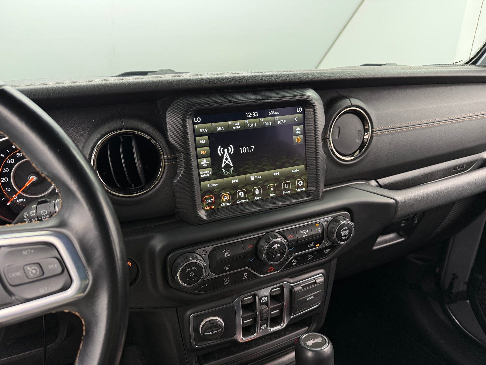 Thumbnail: 2021 Jeep Wrangler - 3