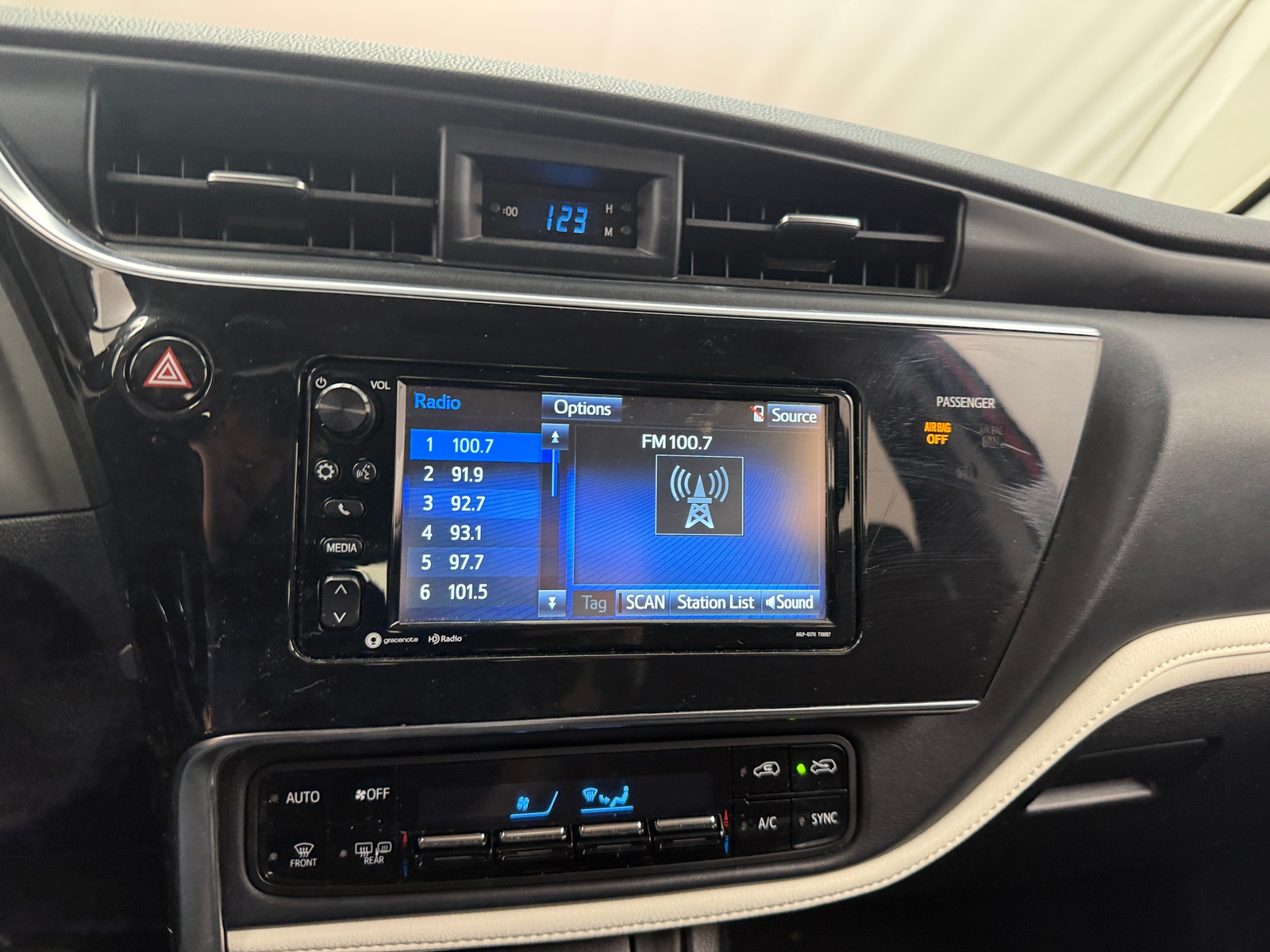 Thumbnail: 2017 Toyota Corolla iM - 4