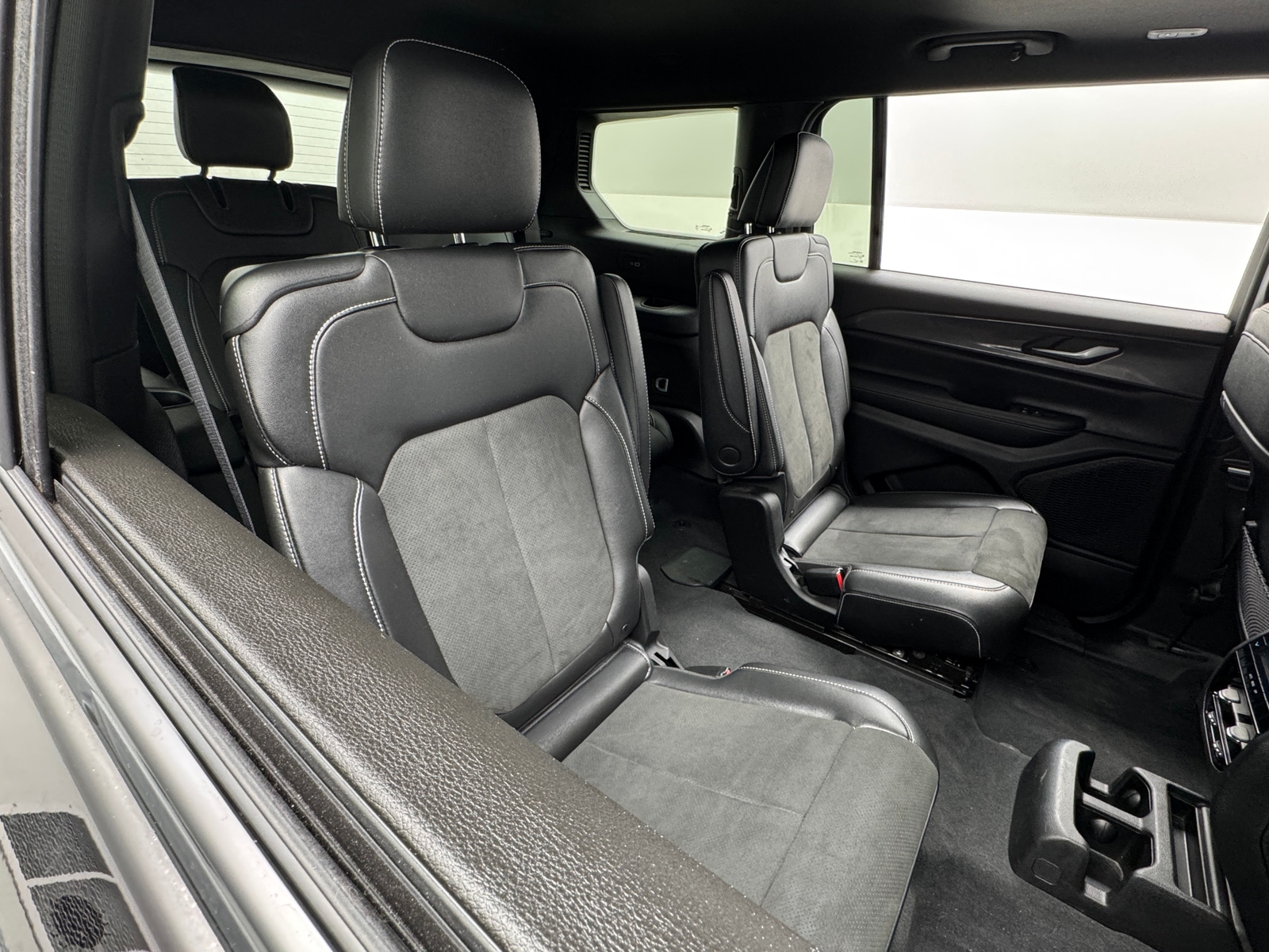 Thumbnail: 2023 Jeep Grand Cherokee L - 5