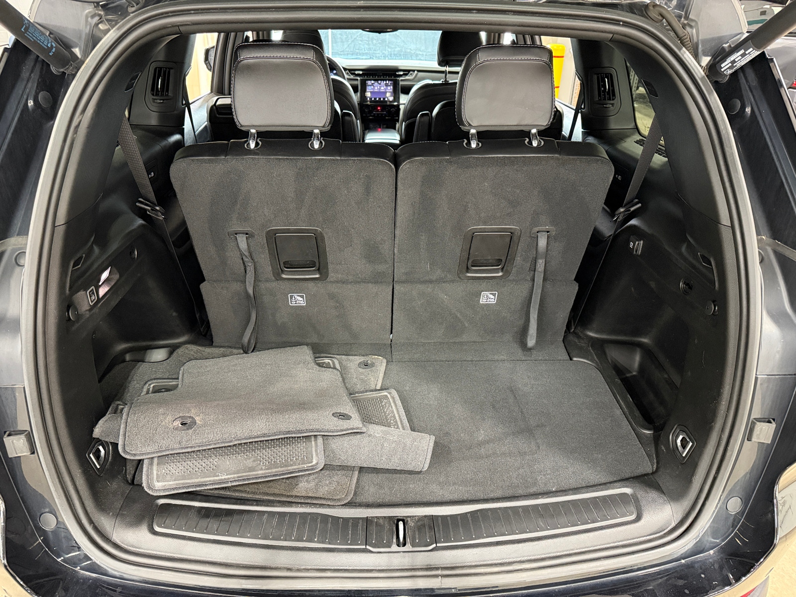 Thumbnail: 2023 Jeep Grand Cherokee L - 6