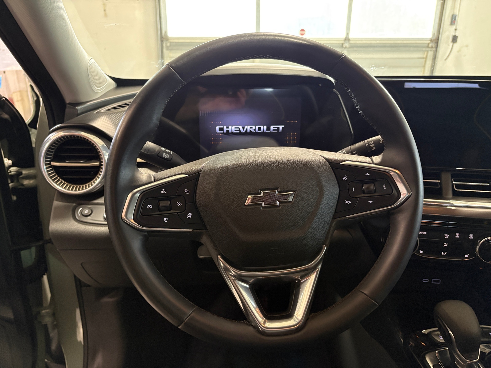 Thumbnail: 2025 Chevrolet Trax - 4