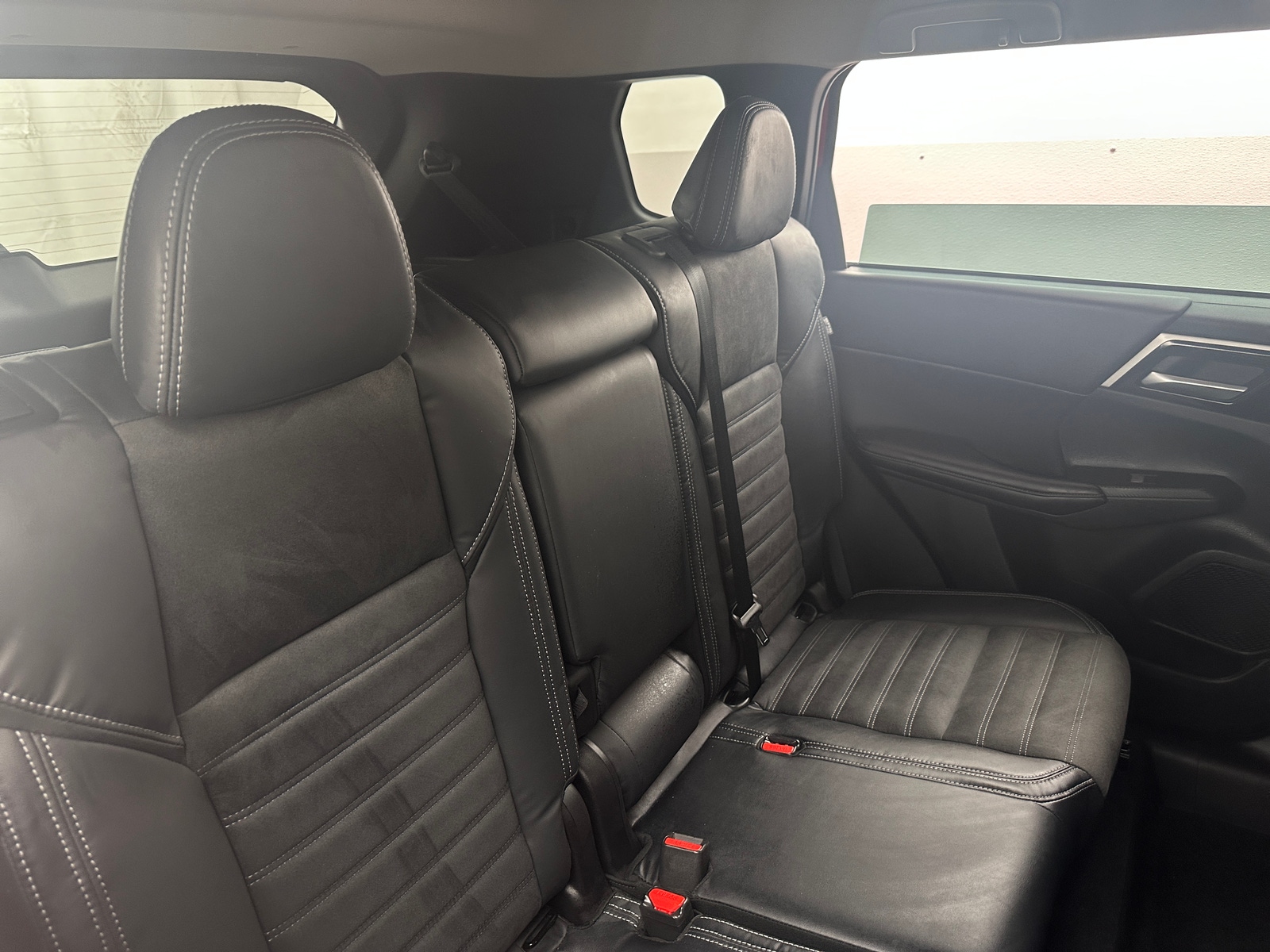 Thumbnail: 2023 Mitsubishi Outlander - 5