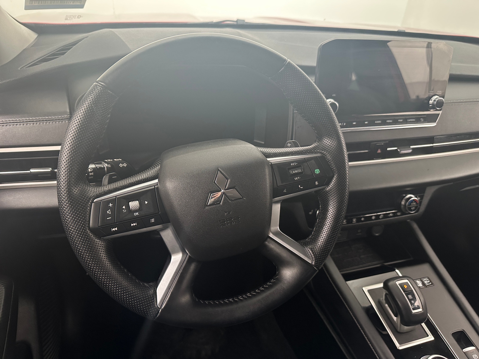 Thumbnail: 2023 Mitsubishi Outlander - 4