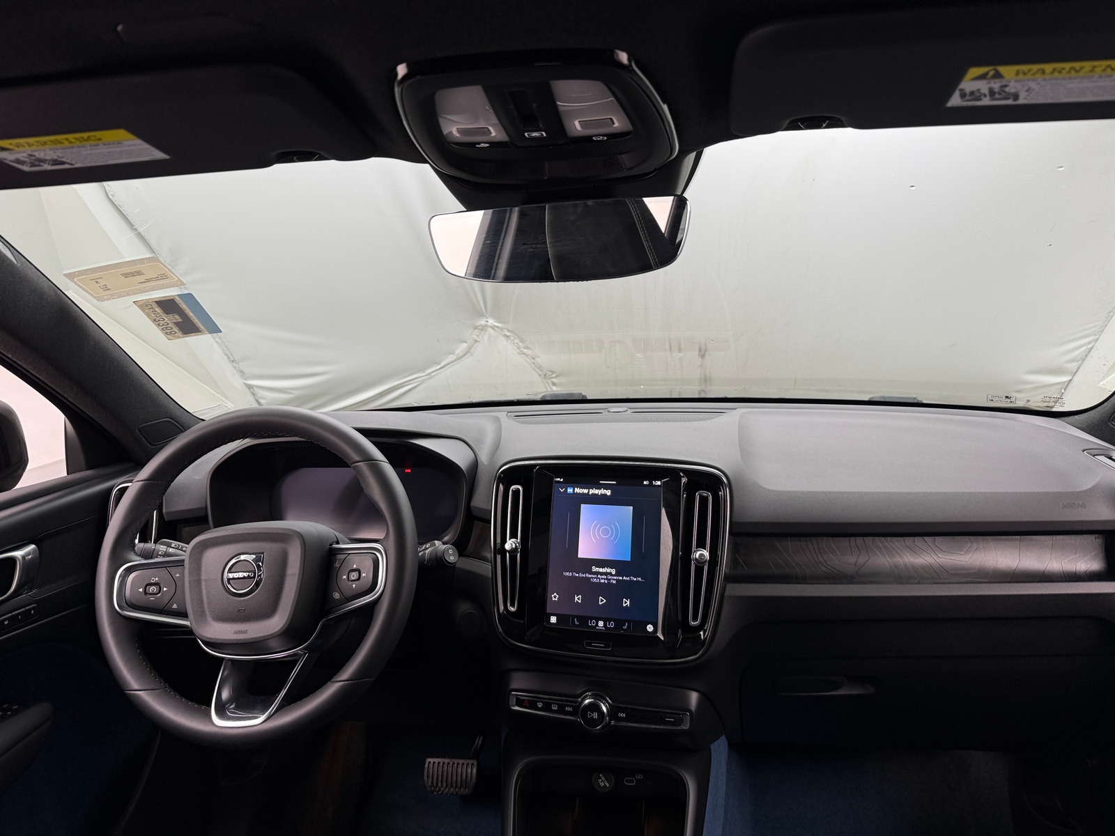 Thumbnail: 2023 Volvo XC40 - 3