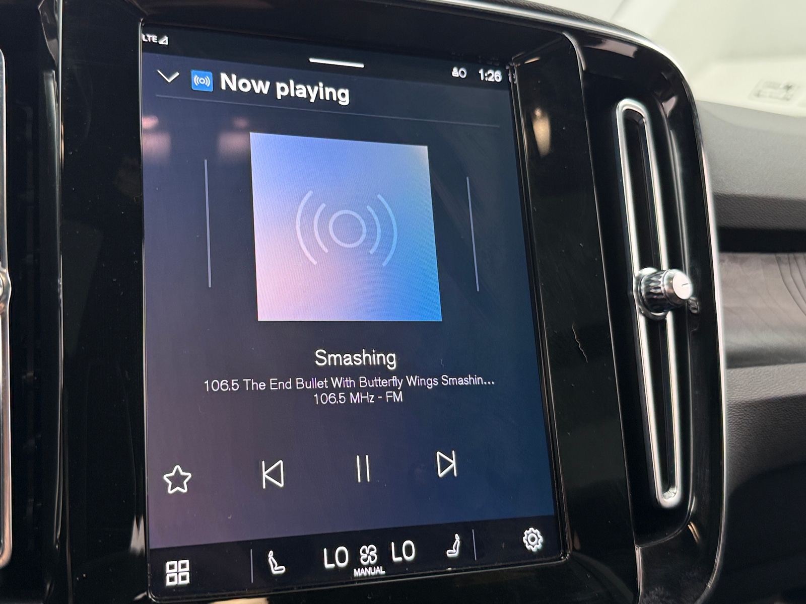 Thumbnail: 2023 Volvo XC40 - 4