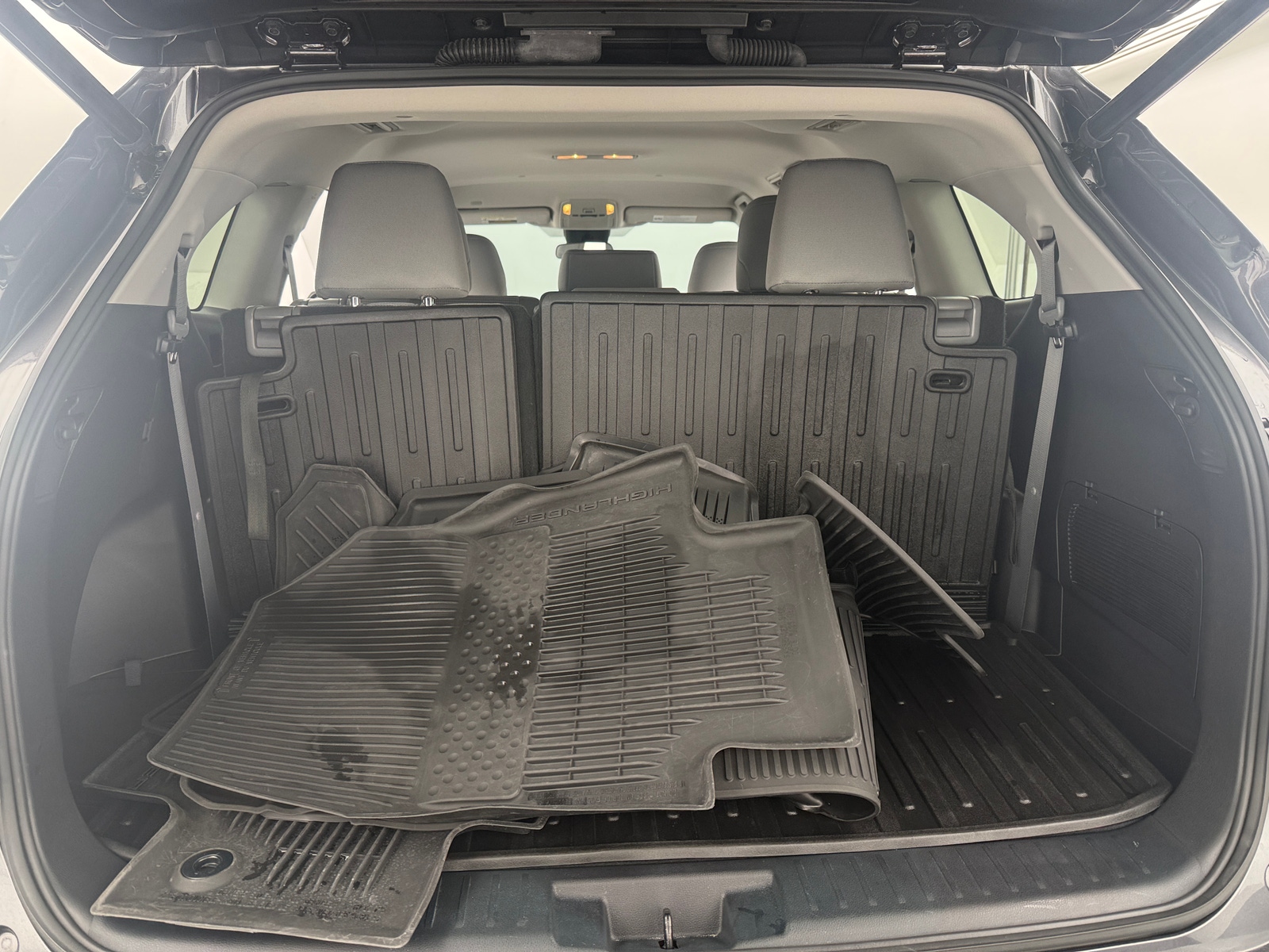 Thumbnail: 2022 Toyota Highlander - 7