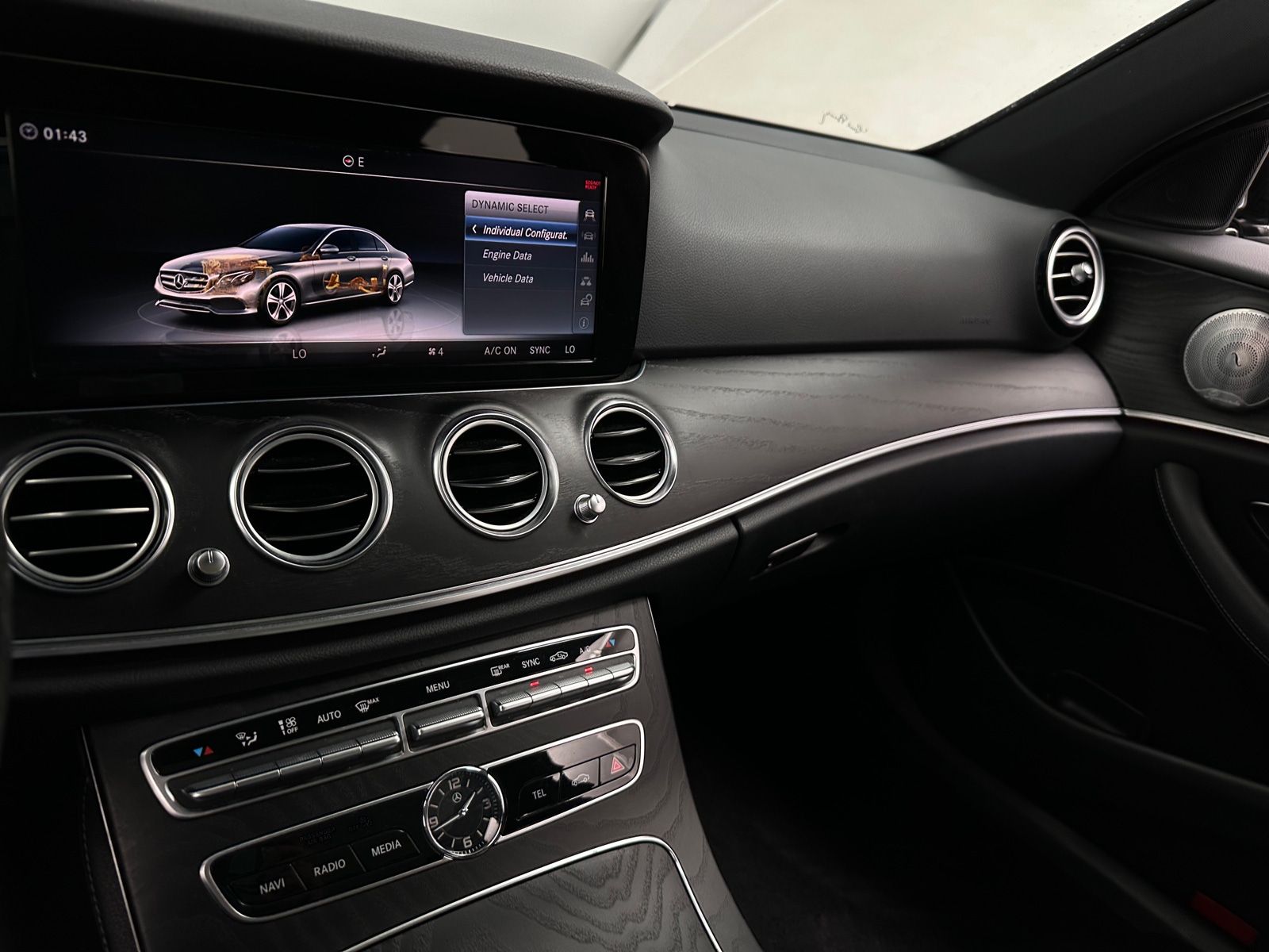 Thumbnail: 2018 Mercedes-Benz E-Class - 3