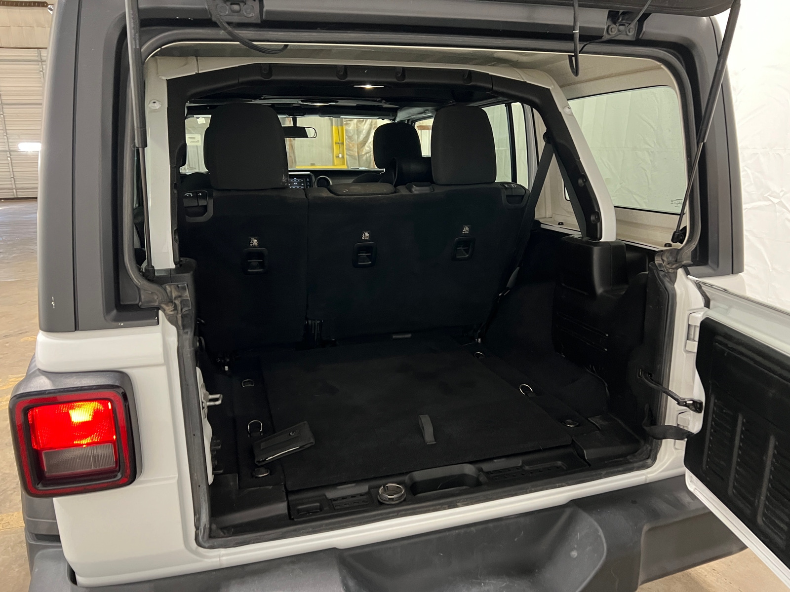 Thumbnail: 2018 Jeep Wrangler - 7