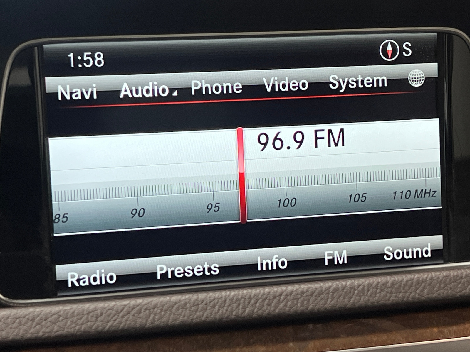 Thumbnail: 2014 Mercedes-Benz E-Class - 3