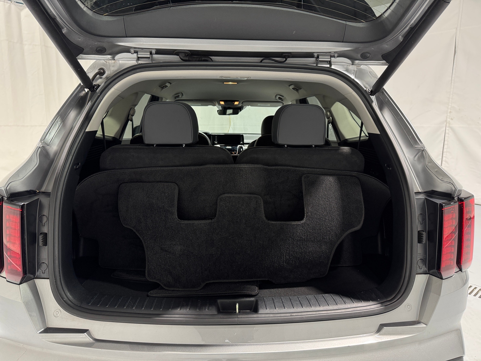 Thumbnail: 2023 Kia Sorento - 6