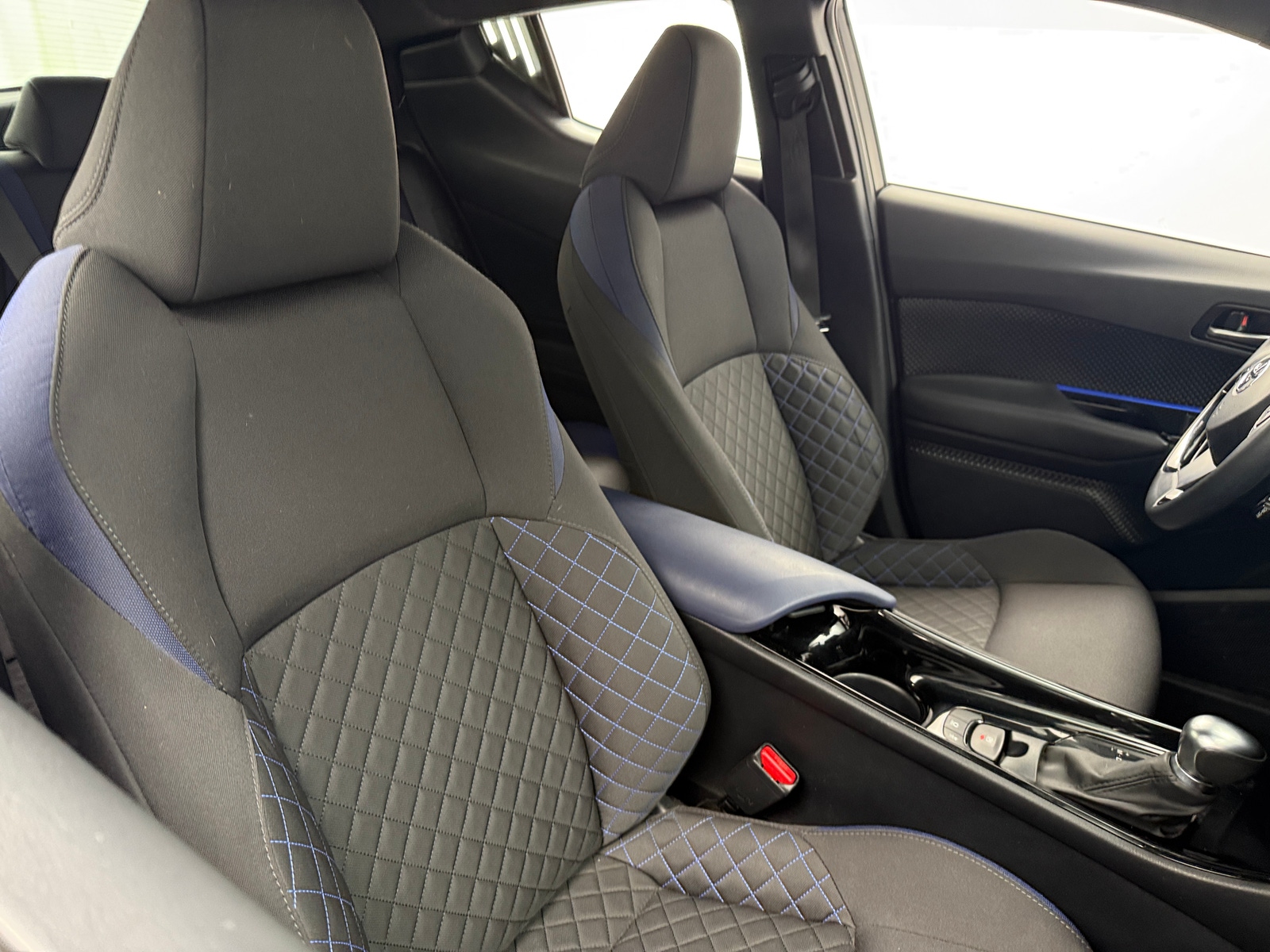 Thumbnail: 2022 Toyota C-HR - 2