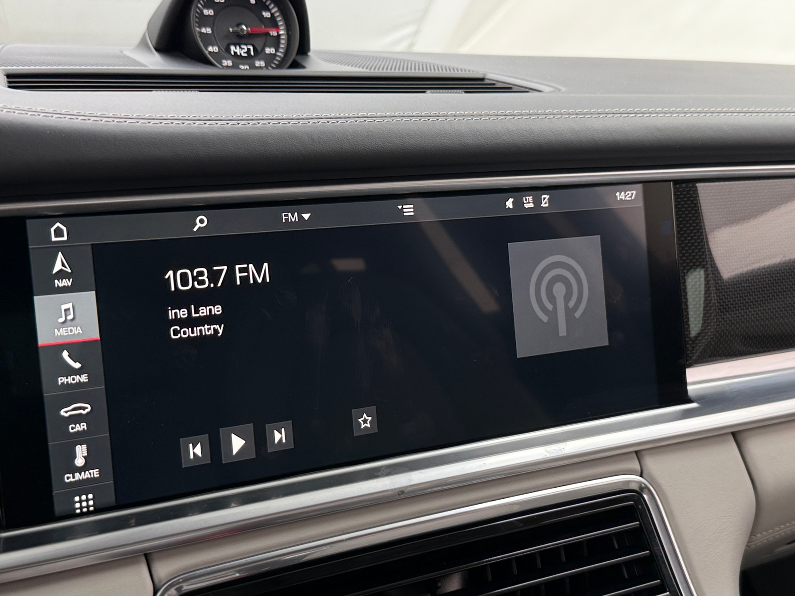 Thumbnail: 2018 Porsche Panamera - 3