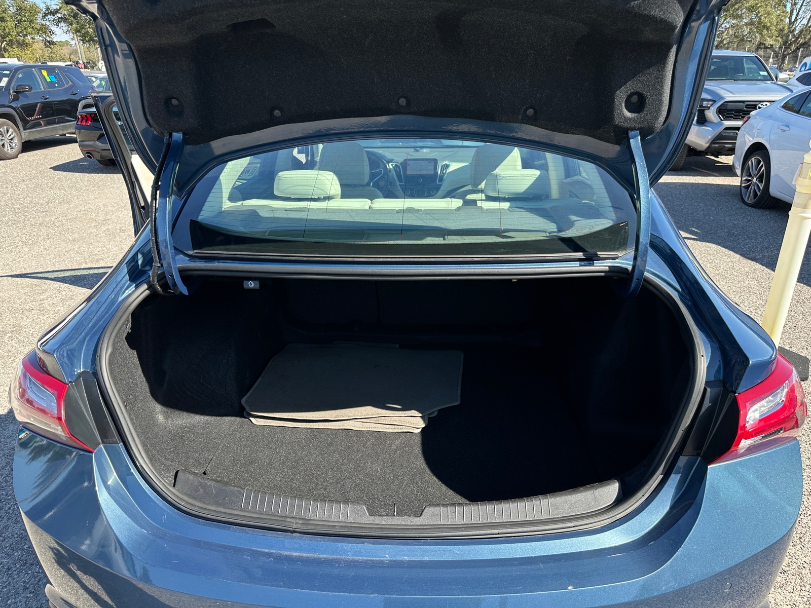 Thumbnail: 2024 Chevrolet Malibu - 6