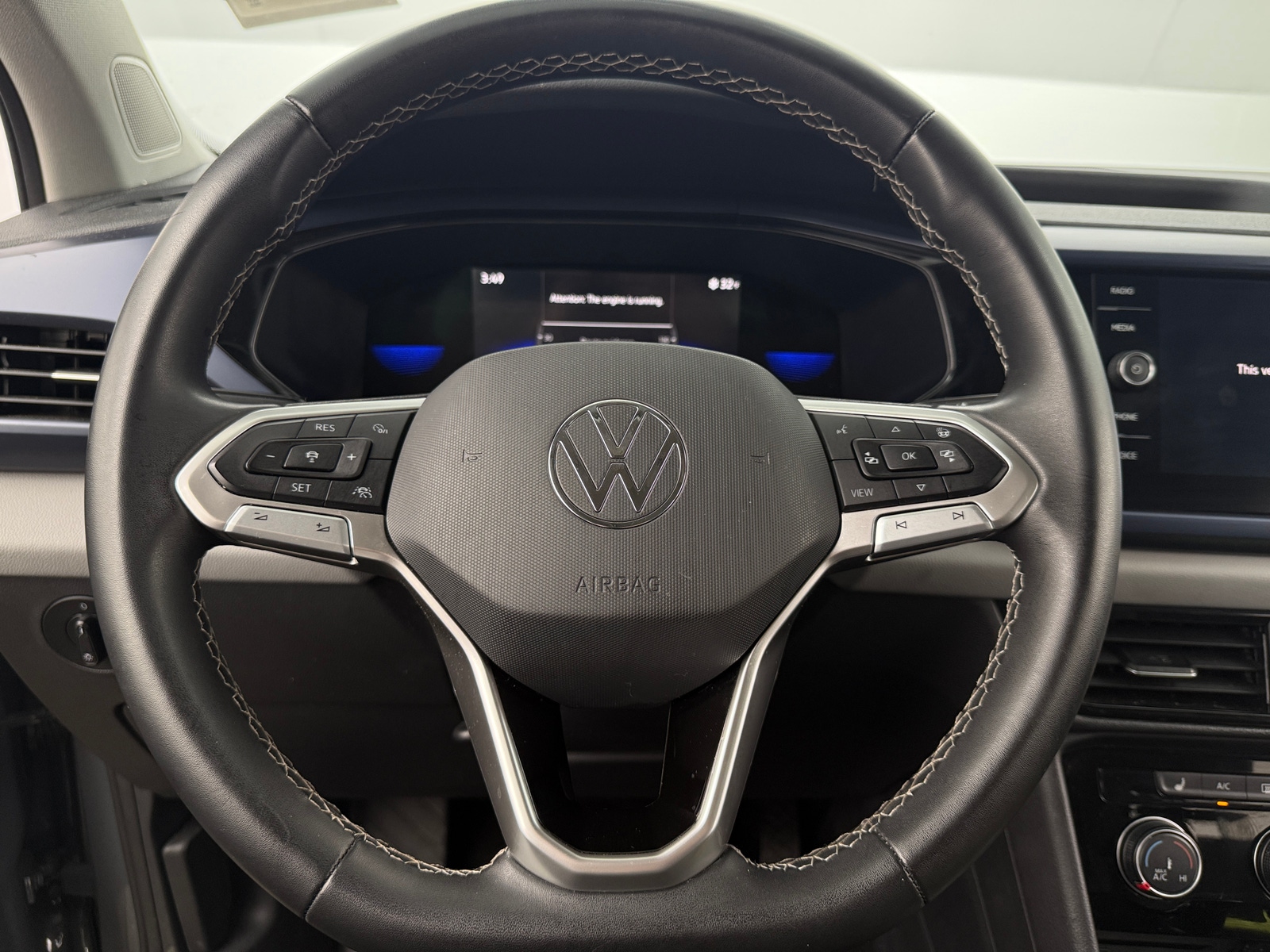 Thumbnail: 2023 Volkswagen Taos - 4