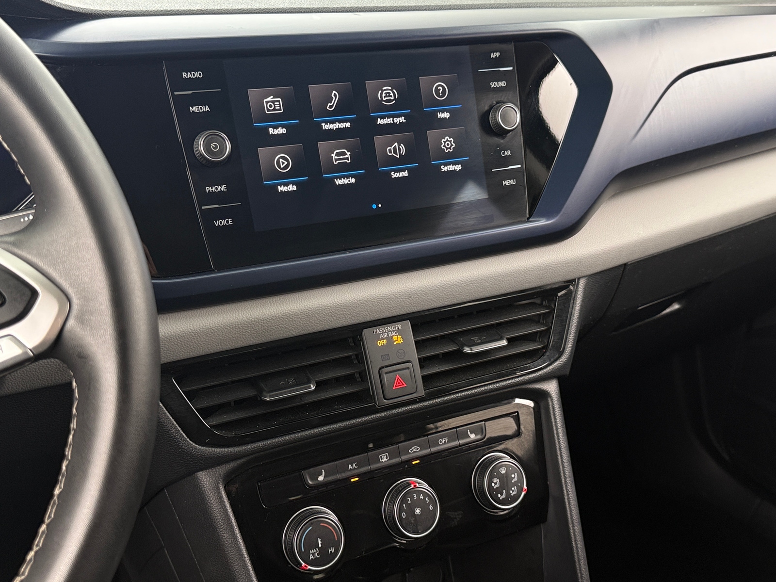 Thumbnail: 2023 Volkswagen Taos - 3