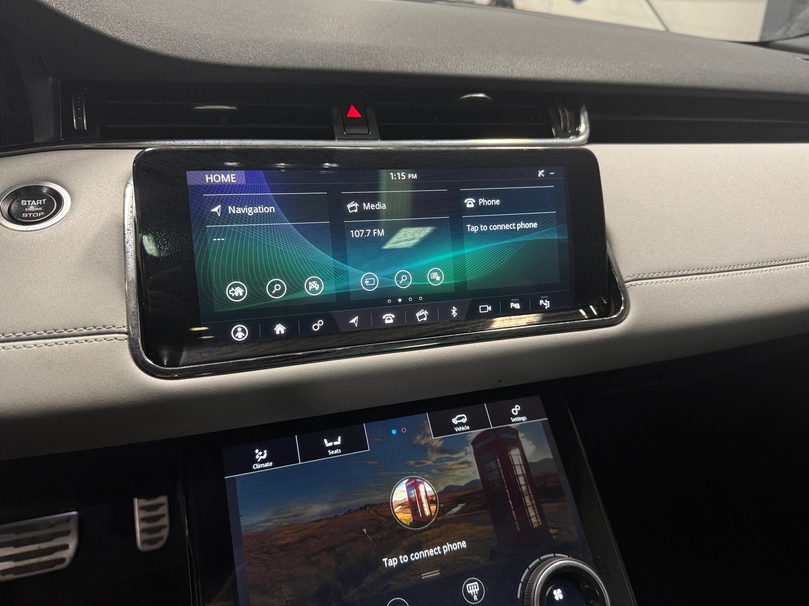 Thumbnail: 2020 Land Rover Range Rover Evoque - 3