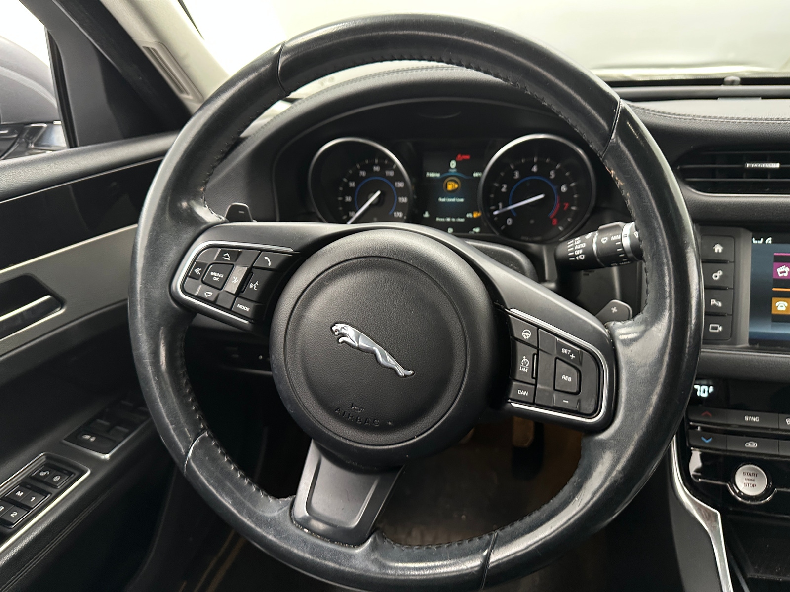 Thumbnail: 2017 Jaguar XF - 4