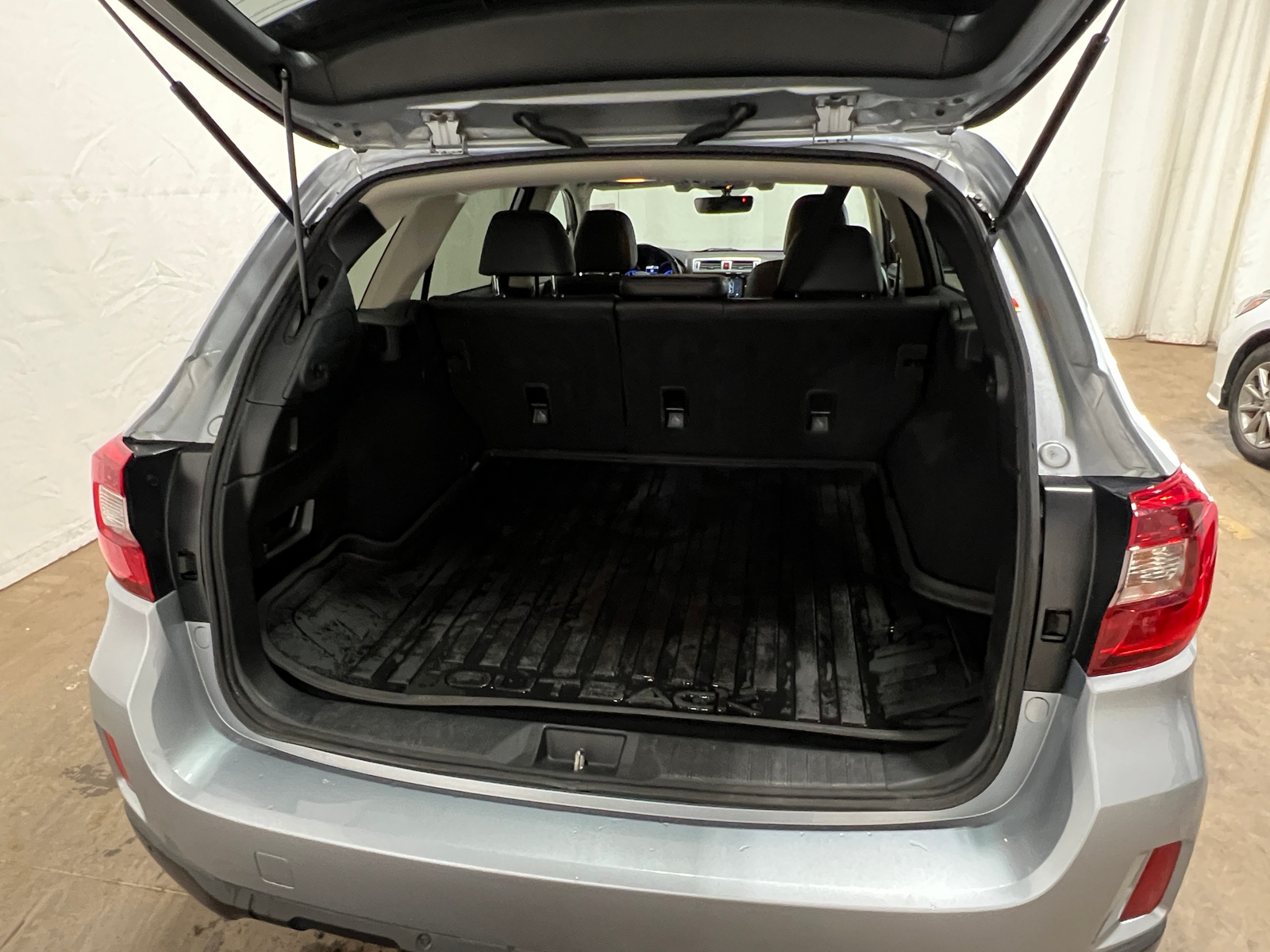 Thumbnail: 2017 Subaru Outback - 6