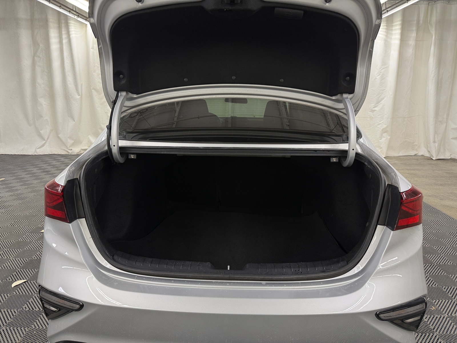 Thumbnail: 2020 Kia Forte - 7